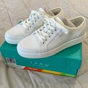 TRAQ by Alegria white canvas smart sneaker
